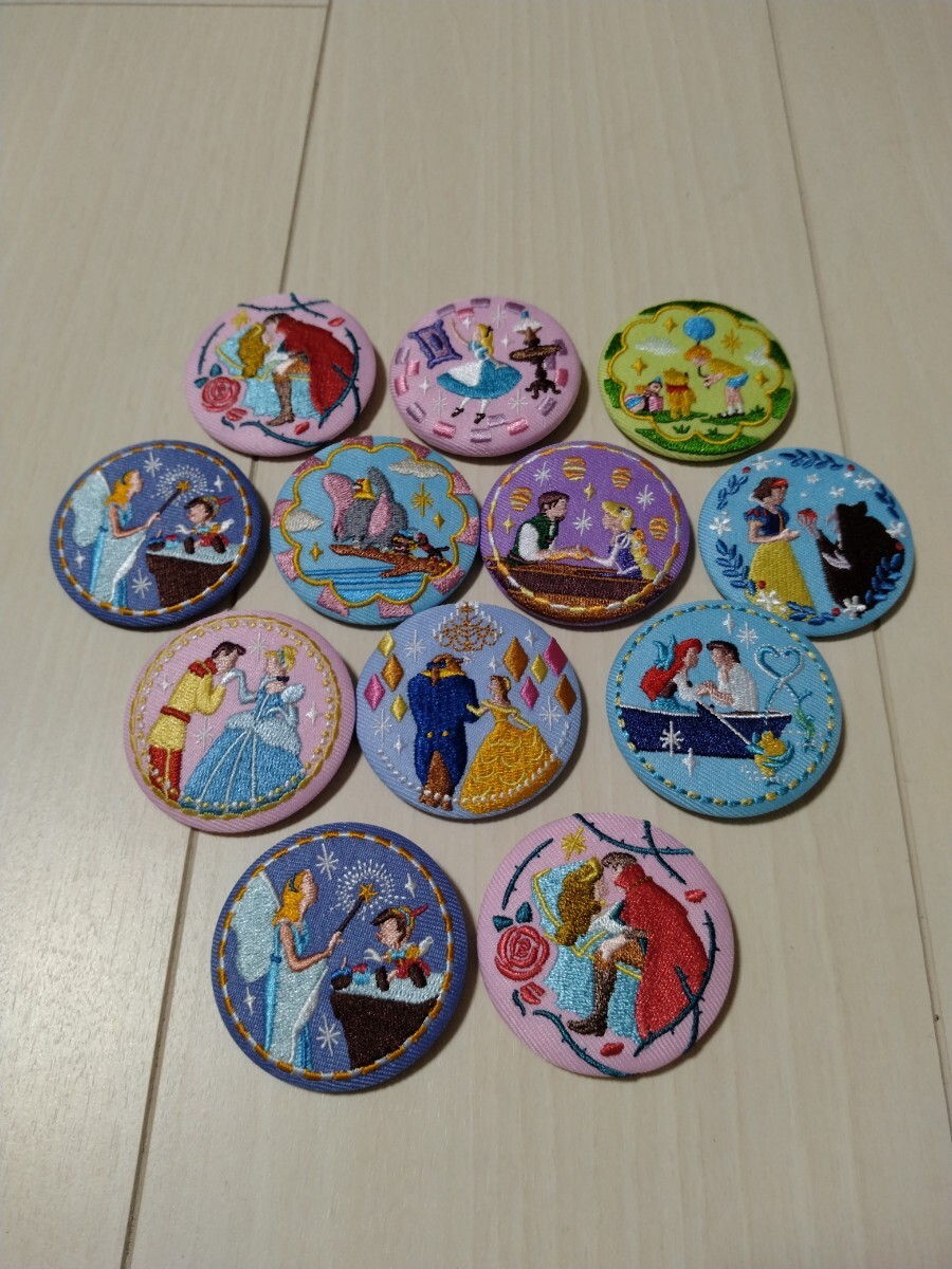 ディズニー　ピンバッジ　缶バッジ　約200個　まとめ売り 175c51cc455444a36fe8ea8a70c2cc