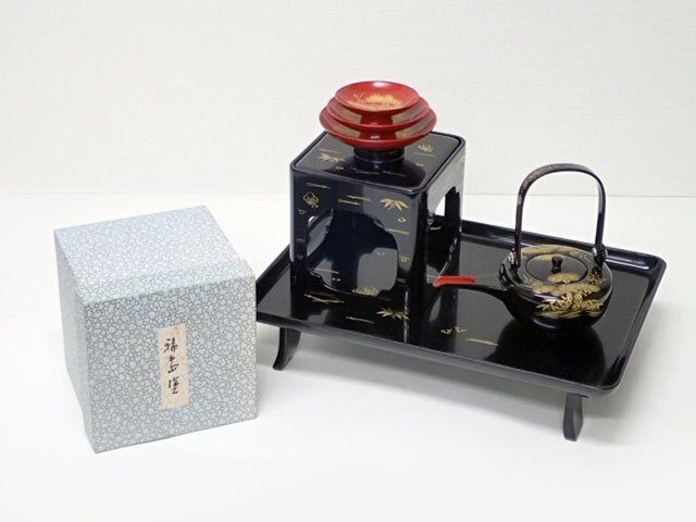 輪島塗　蒔絵　沈金蒔絵　特産　お盆　急須　盃　セット　共箱　送料無料 輪島塗 蒔絵 沈金蒔絵 特産 お盆 急須 盃 セット 共箱 送料無料