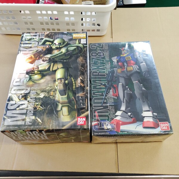 2個セット 状況不明 未組み立て? ジャンク扱い MS-06J 量産型ザクII RX-78-2 MG 機動戦士 ガンダム