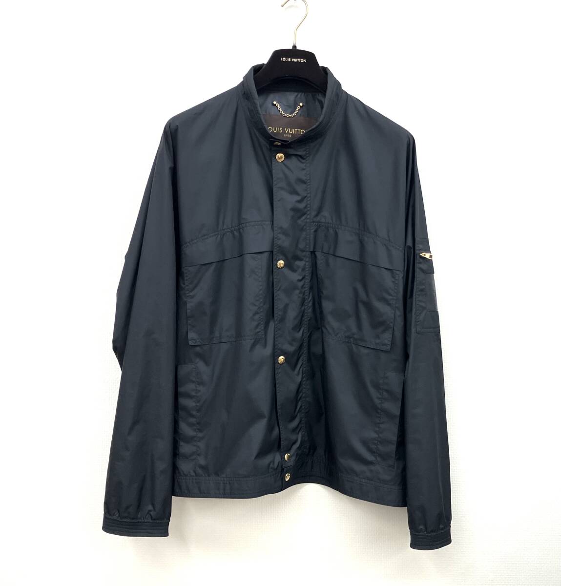 【美品】ルイヴィトン XL相当 ナイロンジャケット ブラック×ゴールド 美品】ルイヴィトン XL相当 ナイロンジャケット ブラック