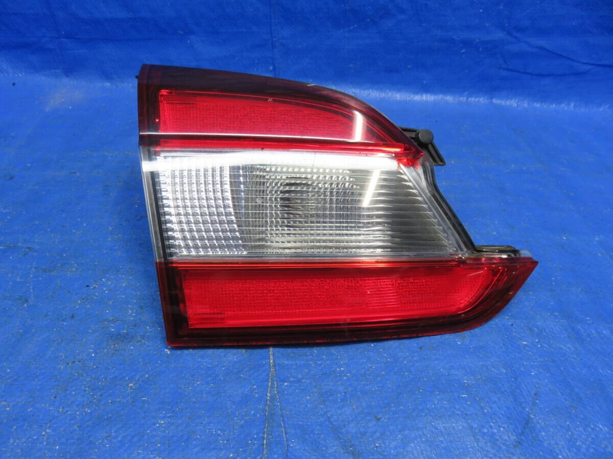 スバル　レヴォーグ VN5 純正テールライト スバル レヴォーグ VN5 純正テールライト スバル レヴォーグ VN