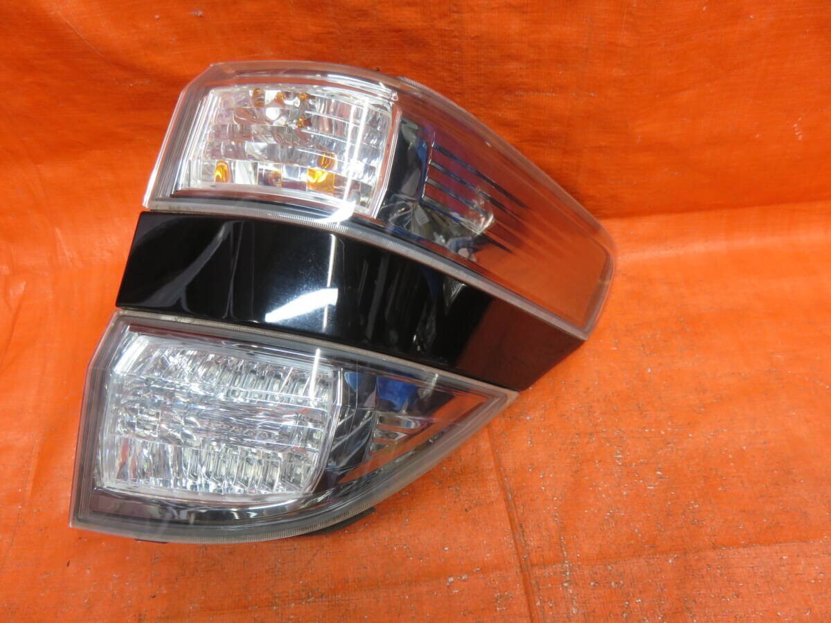 20系 トヨタ ヴェルファイア テールランプ右テールライト 2008年 20系 トヨタ ヴェルファイア テールランプ右テールライト 送料