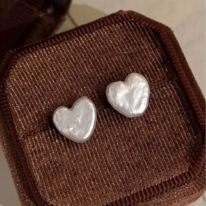 本真珠ピアス ハート形 バロックパール ペア 淡水 ジュエリー 真珠 アクセサリー 天然石 アレルギー対応 ナチュラル 可愛い 誕生石