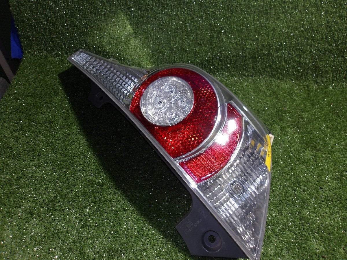 TOYOTAアクアNHP10前期テールランプ純正 TOYOTAアクアNHP10前期テールランプ純正