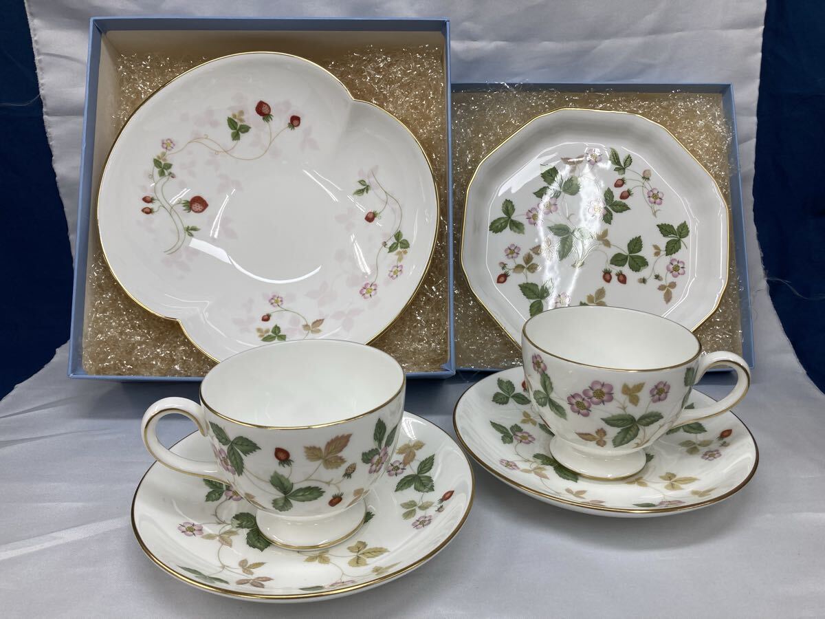  ワイルドストロベリー　カップソーサー８客セット　プレート3枚 ワイルドストロベリー カップソーサー8客セット プレート3枚 WEDGWOOD