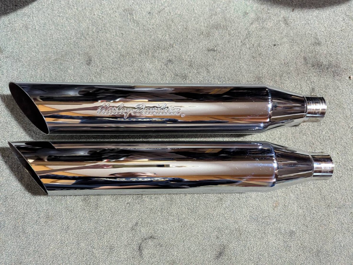 ハーレー　ダイナ　FXDL1580用マフラー FXDL1580 サイレンサーマフラー 65868-07 ハーレー 純正 中古