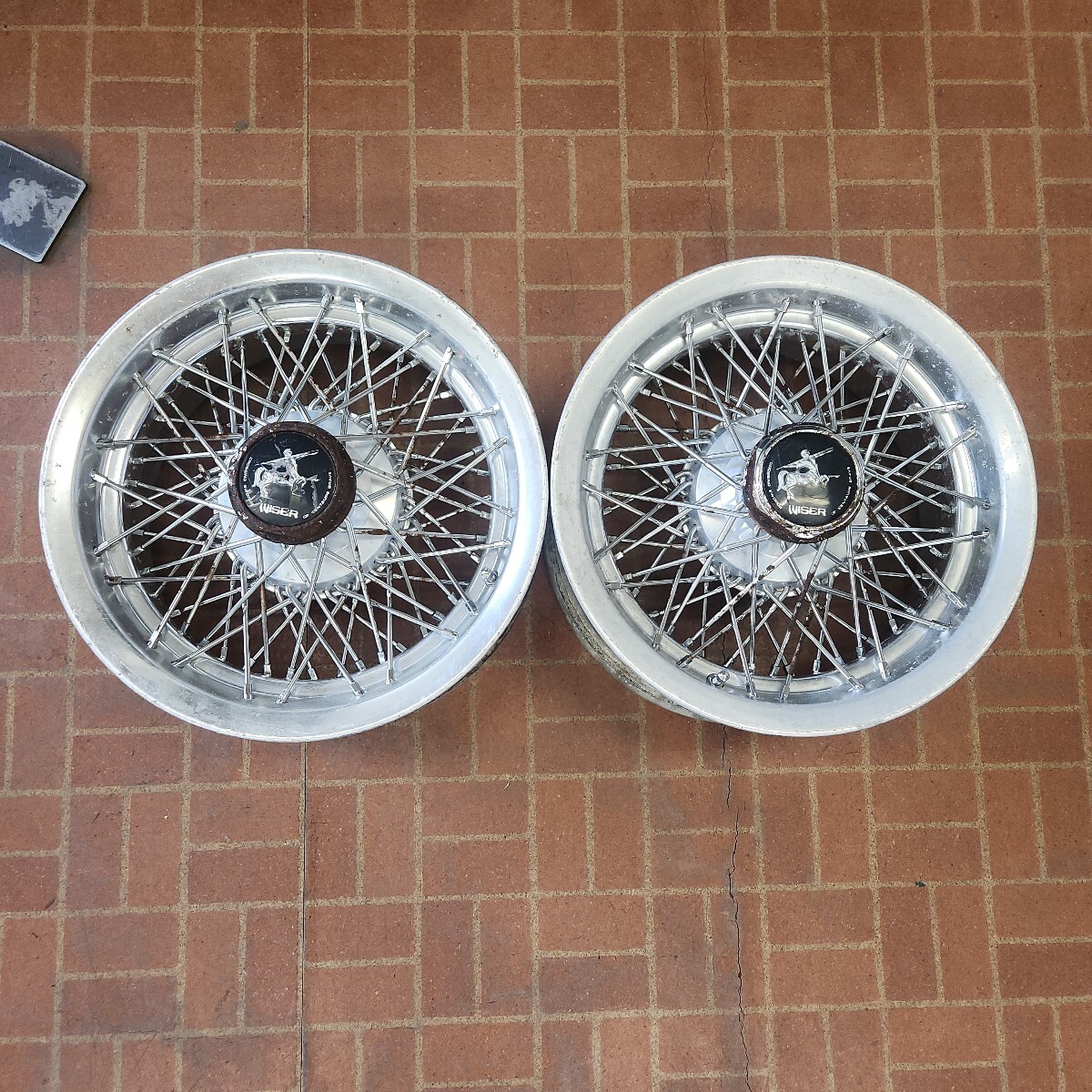 送料込み　WISER 14インチ ワイヤーホイール当時物 wiser00570z.jpg