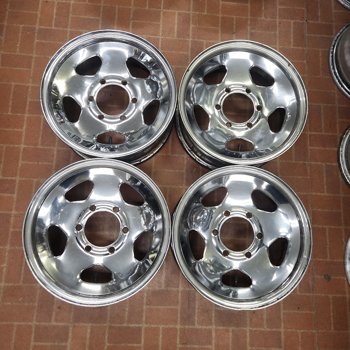 中古メッキスチール15x6.0　６穴　ハイエース、ハイラックスなどに 中古メッキスチール15x6.0 6穴 ハイエース、ハイラックスなどに