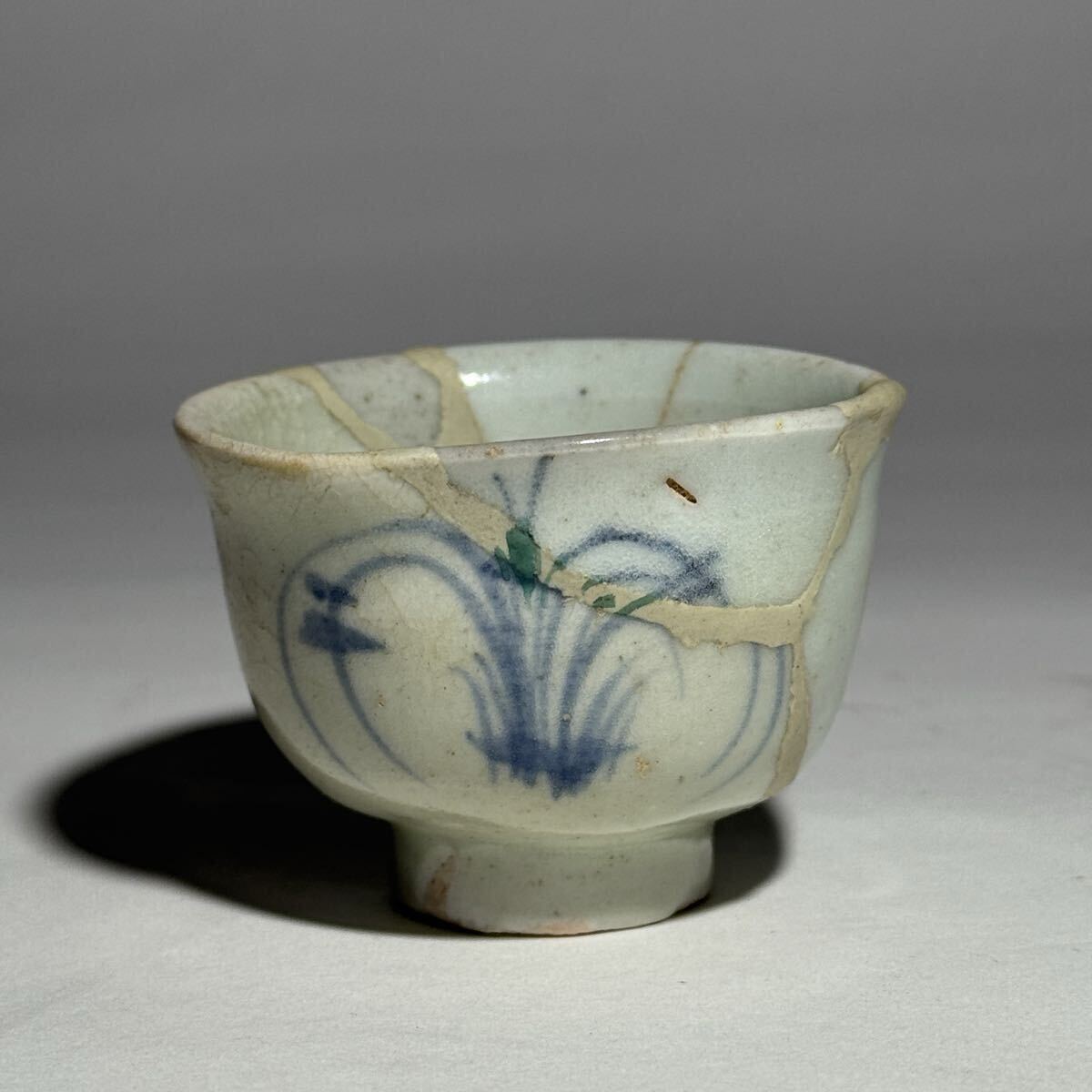 初期伊万里　筒盃　杯　香炉転用　染付　白磁　江戸時代前期　酒器 Yahoo!オークション -「初期伊万里 盃」の落札相場・落札価格