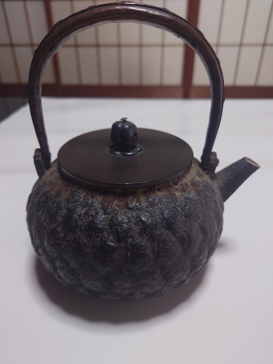 突起模様の鉄瓶 4個セット　訳あり 鉄瓶 平形つぶアラレ 0.4L | 南部鉄器の老舗 及源鋳造 OIGEN