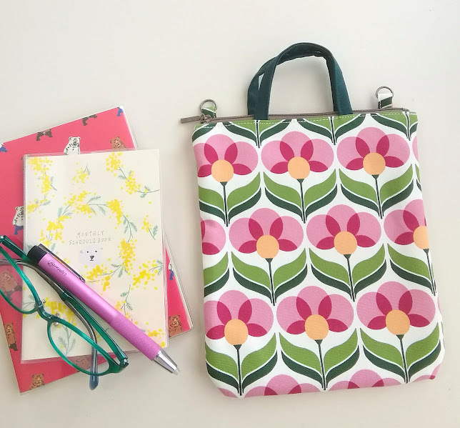 ハンドメイド〈サコッシュにもなる〉ちいさな手提げ/chibi bag　北欧/レト