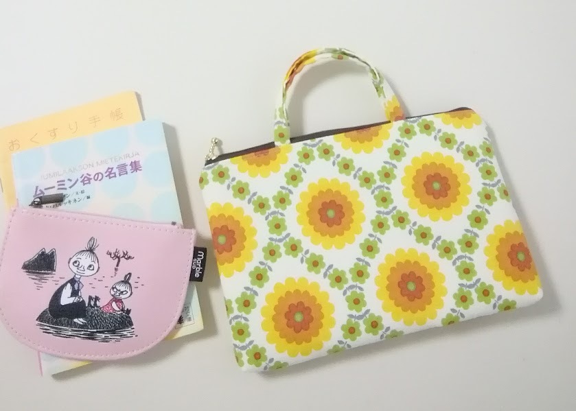 ハンドメイド〈お薬手帳が入る〉ミニバッグみたいなポーチ 　北欧*アンティーコ/レ