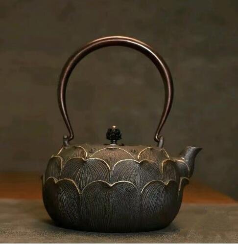 未使用品 山形鋳物師 横倉嘉山作 平鉉梅文様　南部鉄瓶　南部鉄器　調理器具　鉄瓶 未使用品 山形鋳物師 横倉嘉山作 平鉉梅文様 南部鉄瓶 南部鉄器