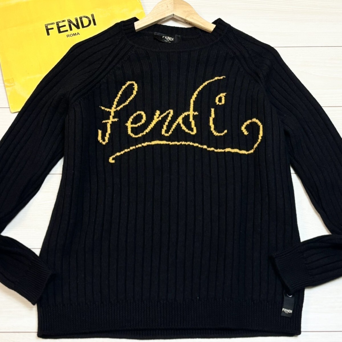 美品　正規品　FENDI フェンディ　メンズ　ロゴ　ニット　セーター　50 黒 FENDI フェンディ メンズ ニット クルーネックセーター マルチ