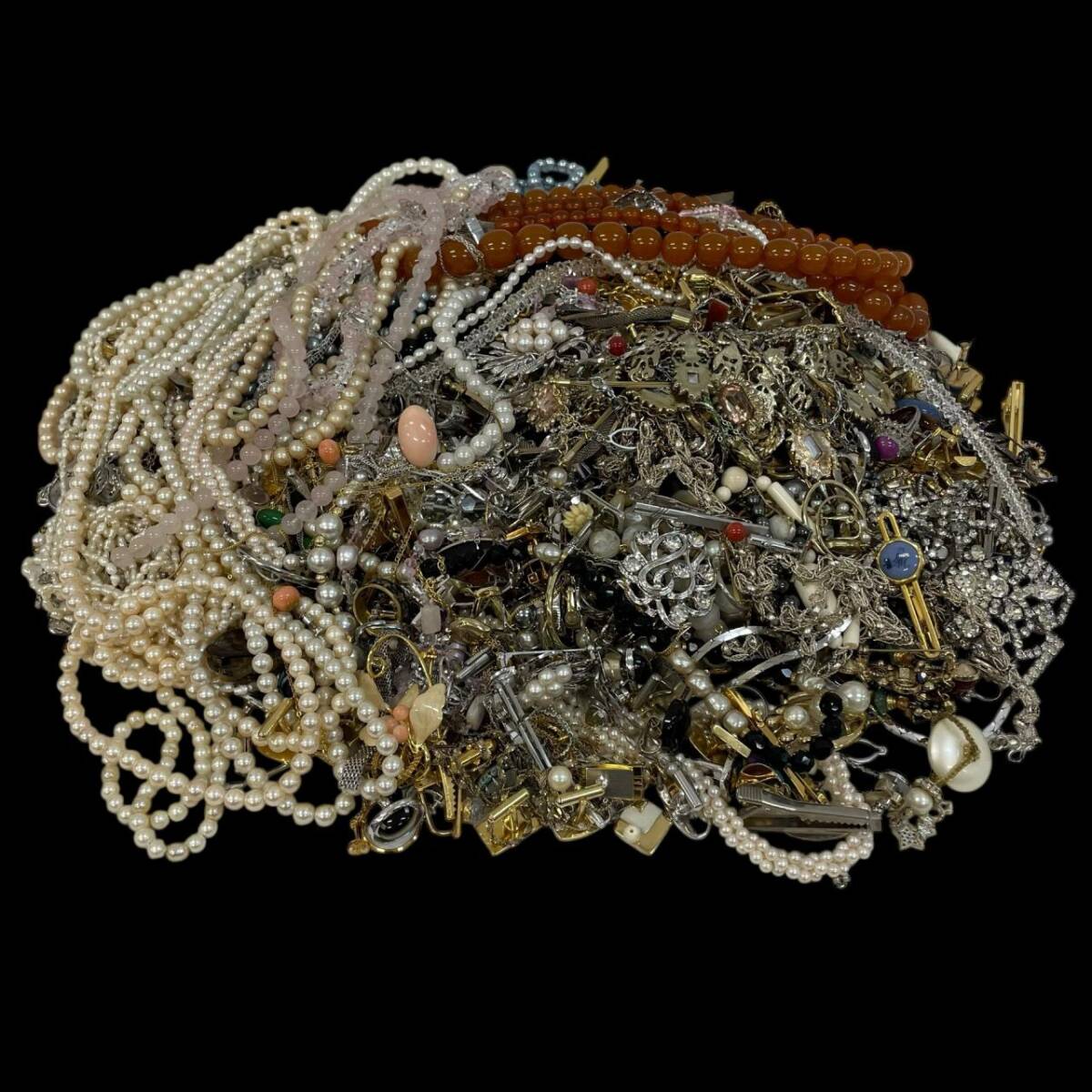 貴金属 メッキ イミテーション アクセサリー 約5kg ジャンク品 貴金属 メッキ イミテーション アクセサリー 約5kg ジャンク品