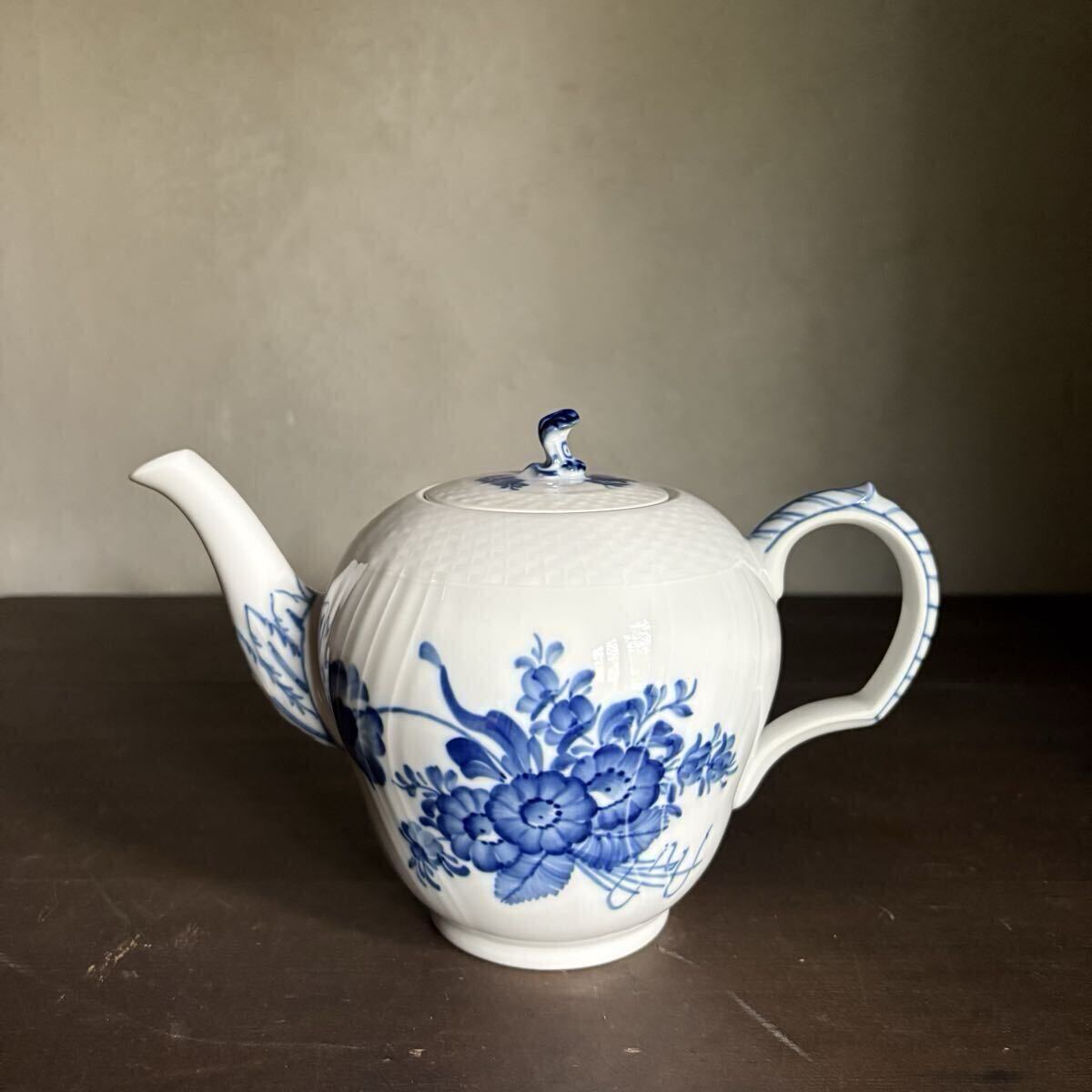 ロイヤルコペンハーゲン 　ティーポット　美品 Amazon｜【正規輸入品】ロイヤルコペンハーゲン ブルー