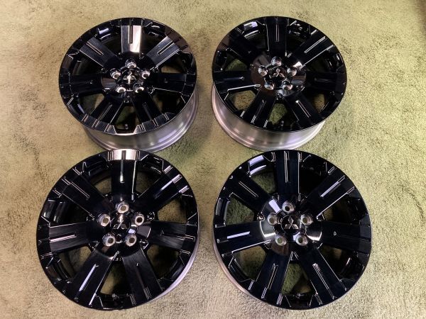 【美品】デリカD5　純正ホイール☓４本　ほぼ新車外し　１８インチ 新車外し】三菱デリカD5 純正18インチタイヤ&ホイール4本セット（225