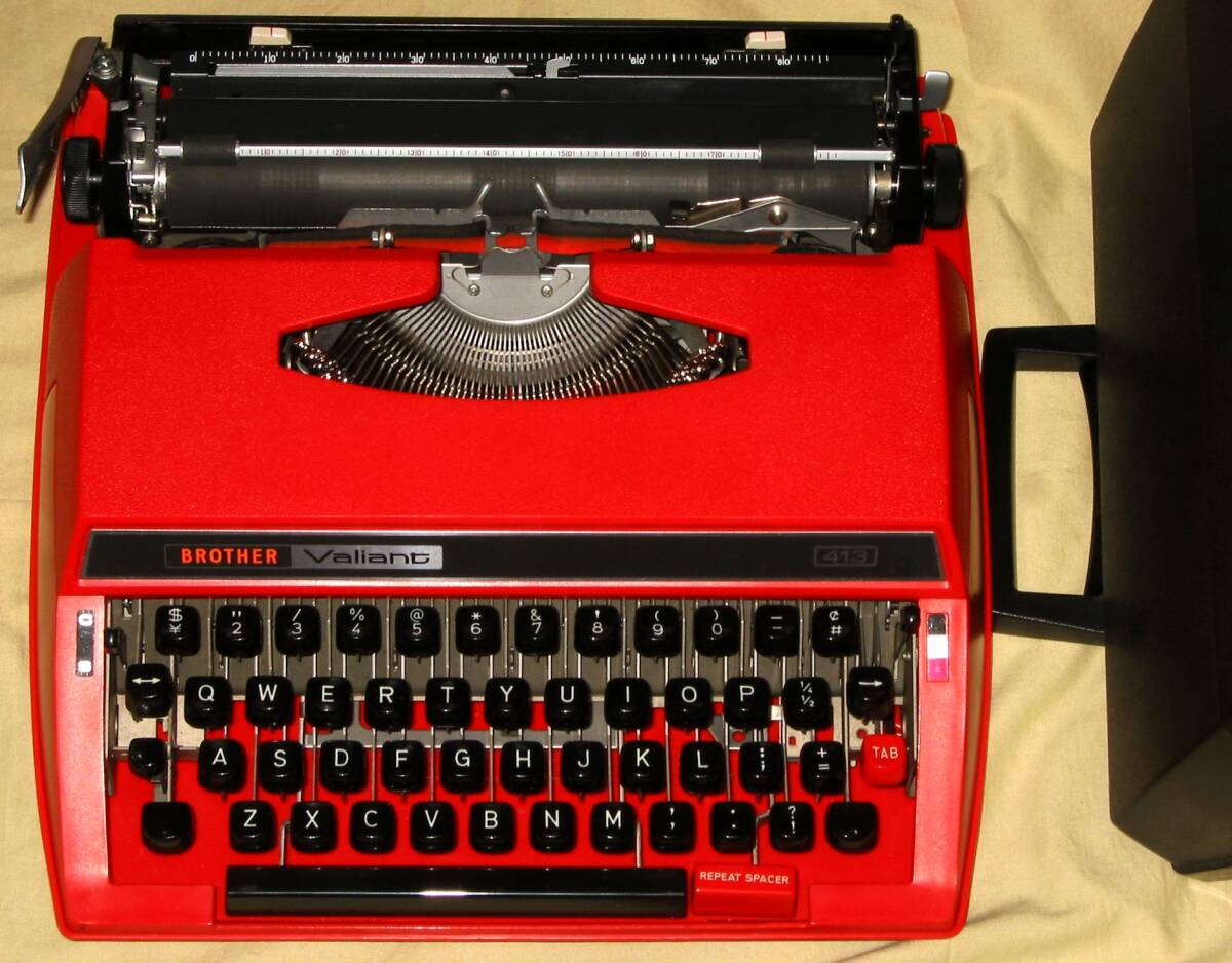 70年代ヴィンテージ！　OLYMPIA社製タイプライター　希少品 70年代ヴィンテージ！ OLYMPIA社製タイプライター 希少品