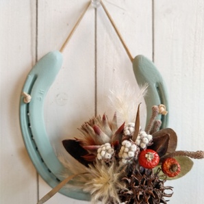 【ラッキーアイテム】02★ 馬蹄リース*馬蹄鉄*古蹄鉄*ホースシューリース*ミスティグリーン塗装*ドライフラワー ★ 写真現品