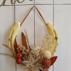 【ラッキーアイテム】04★ 馬蹄リース*馬蹄鉄*古蹄鉄*ホースシューリース*ムーンイエロー塗装*ドライフラワー ★ 写真現品