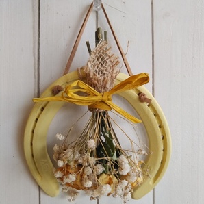 【ラッキーアイテム】10★ 馬蹄リース*馬蹄鉄*古蹄鉄*ホースシューリース*ムーンイエロー塗装*ドライフラワー ★ 写真現品