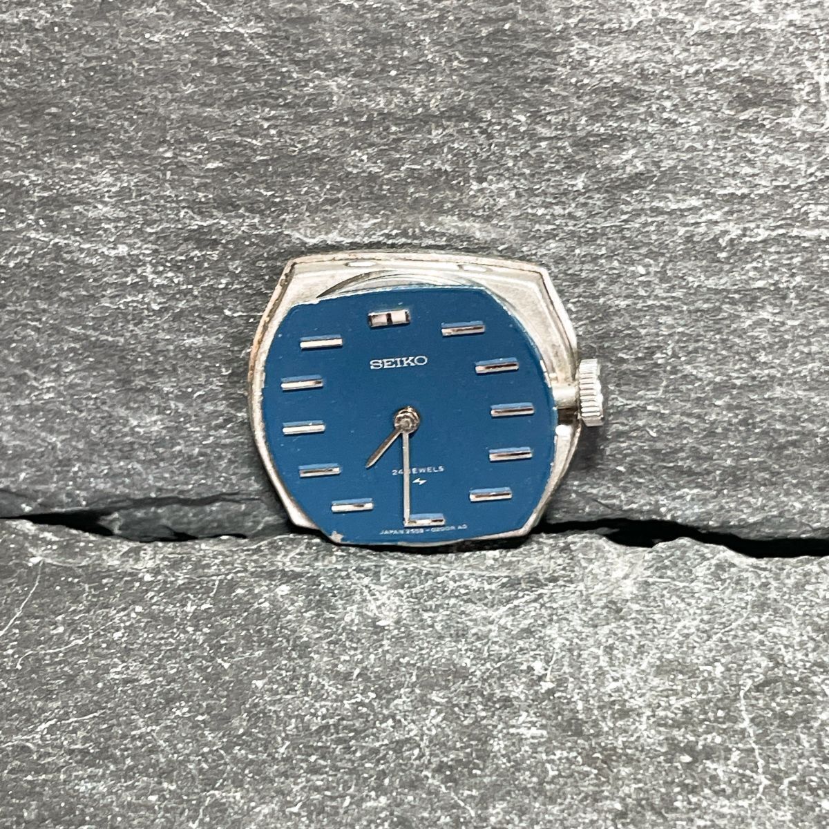 ヴィンテージ セイコー 2559 手巻き 24石 タンク ローマン文字盤 稼働品 Yahoo!オークション -「seiko 2559」の落札相場・落札価格