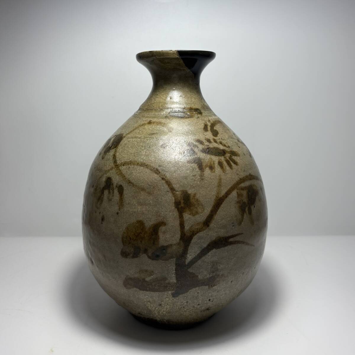 韓国人間国宝 申相浩 鉄絵 壺 韓国美術 花入 花瓶 韓国人間国宝 】申相浩 作 高麗青磁 最高傑作！唐草蓮文 大花瓶