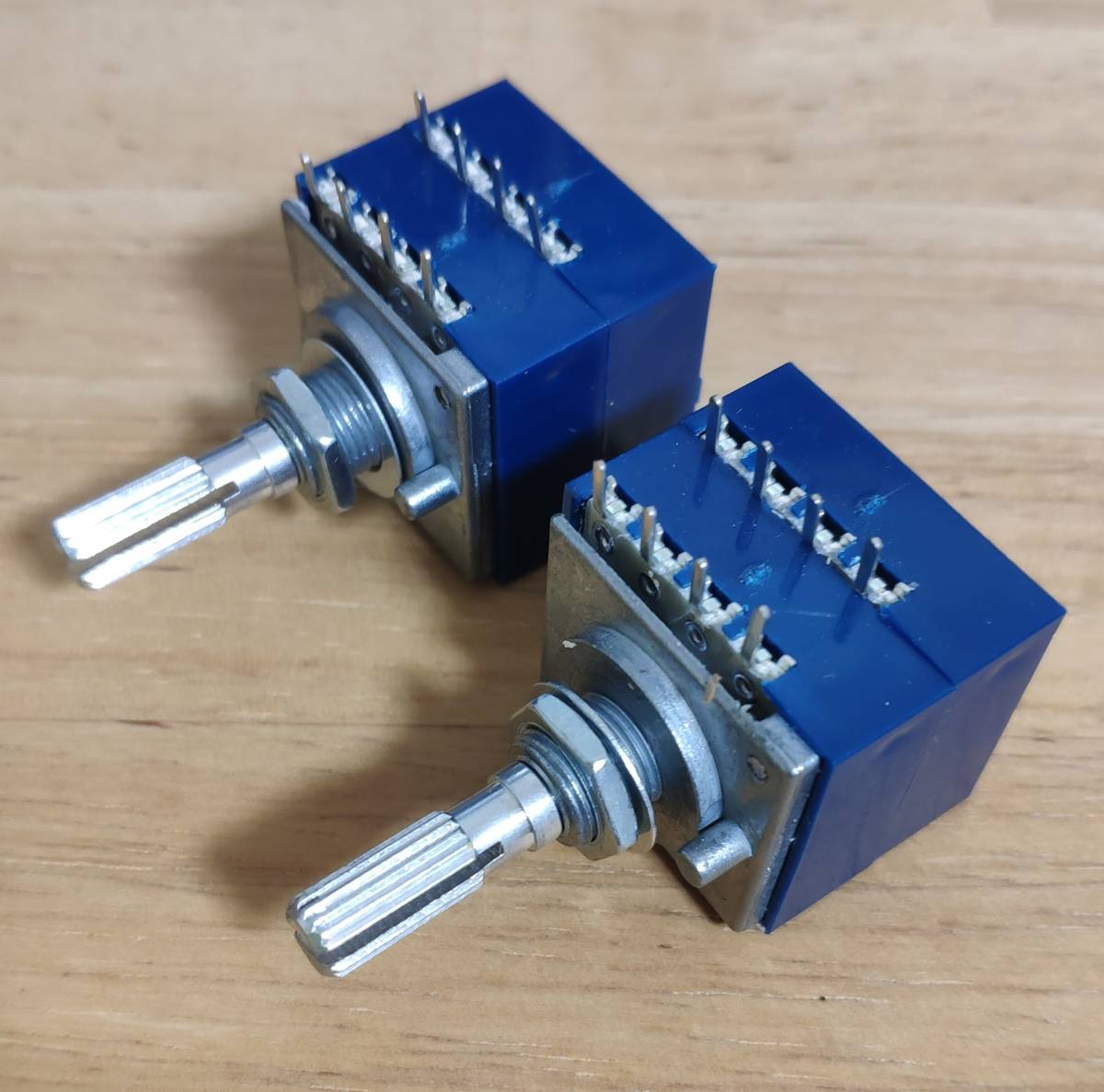 100K8個基板おまけ正規 アルプス  2連 ボリューム クリックなし RK27 50K 8個基板おまけ正規 アルプス 2連 ボリューム クリックなし