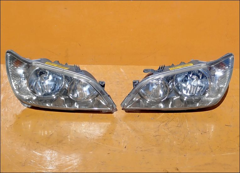 アルテッツァ前期　トヨタ純正ヘッドライト　中古　　左右 トヨタ 新品 ヘッドライト レンズ 左右 2枚SET アルテッツァ
