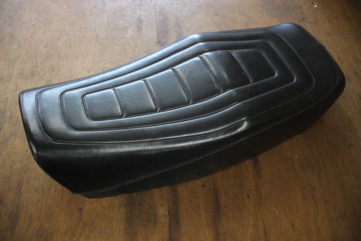 CBX シート【送料込み】 楽天市場】cbx400f純正シートの通販