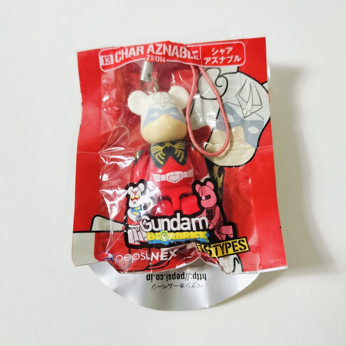 Yahoo!オークション -「ペプシ ガンダム ベアブリック」の落札