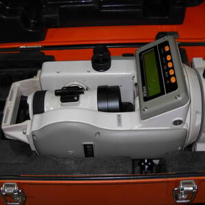 【中古・令和7年11月校正品】ニコン/電子セオドライト/NE-20LC(シフト式)電池式/30倍/校正書付