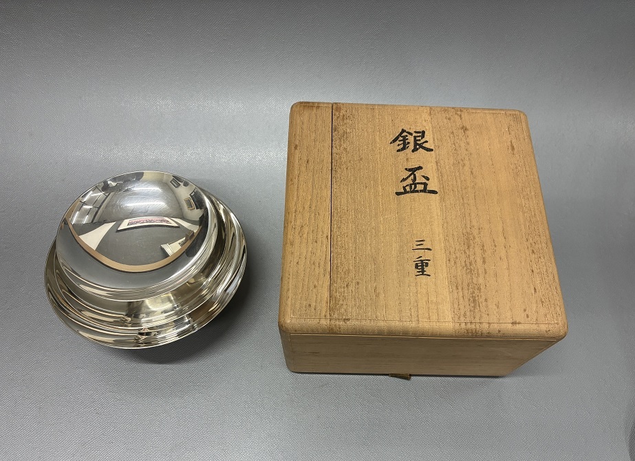 純銀製 銀盃 「純銀」の刻印あり 桐箱入り 55g 純銀製 銀盃 「純銀」の刻印あり 桐箱入り 55g - 工芸品安く