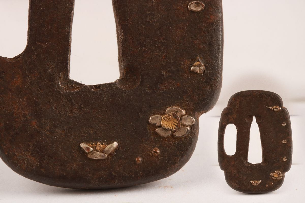 鍔 鉄地素文金覆輪鐔 無銘 日本刀 刀装具 骨董 古美術 江戸時代 時代物 鍔 鉄地素文金覆輪鐔 無銘 日本刀 刀装具 骨董 古美術 江戸時代