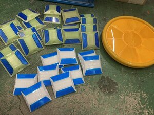 10-30-815 ★ T Инструменты Строительство Дороги Гаражи Парковки Дорожные шпильки Otsuka Печать Safe Eye SB серии и т.д., 30 единиц для коллективной продажи, б/у.