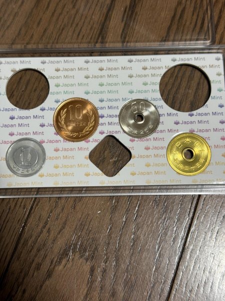 Yahoo!オークション -「ミントセット出し」(記念硬貨) (日本)の落札