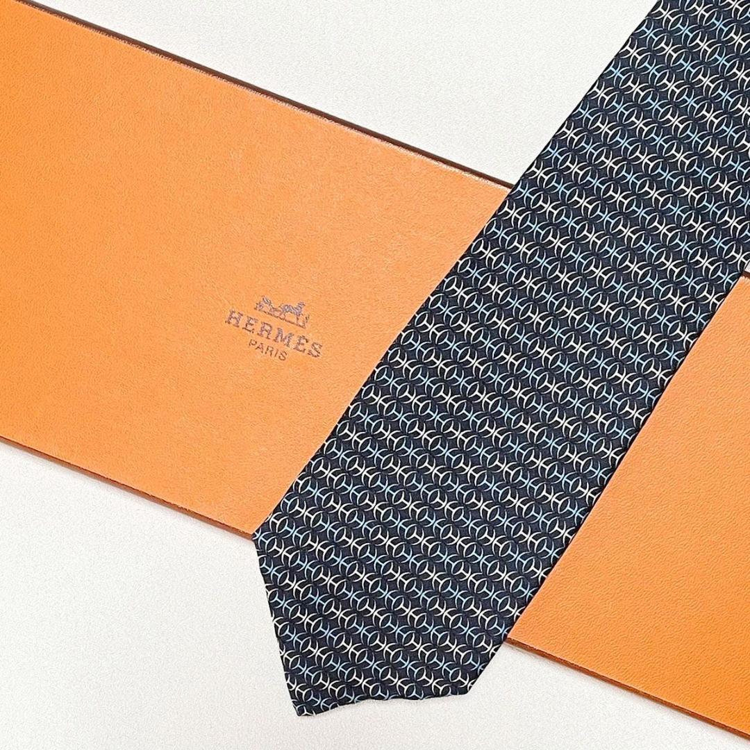 未使用級 エルメス HERMES ネクタイ シルク ブラック ドット柄 総柄 美品 エルメス HERMES ネクタイ シルク ブラック ドット柄 総柄