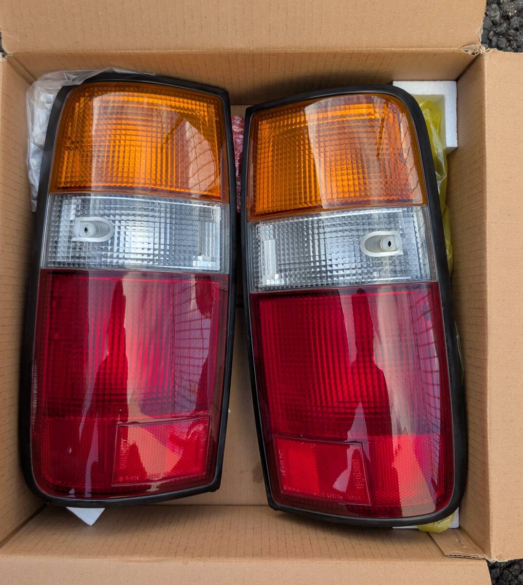 ランクル80純正テールランプ　左右 トヨタ ランドクルーザー 80 81 リア テールランプ 左右SET 純正