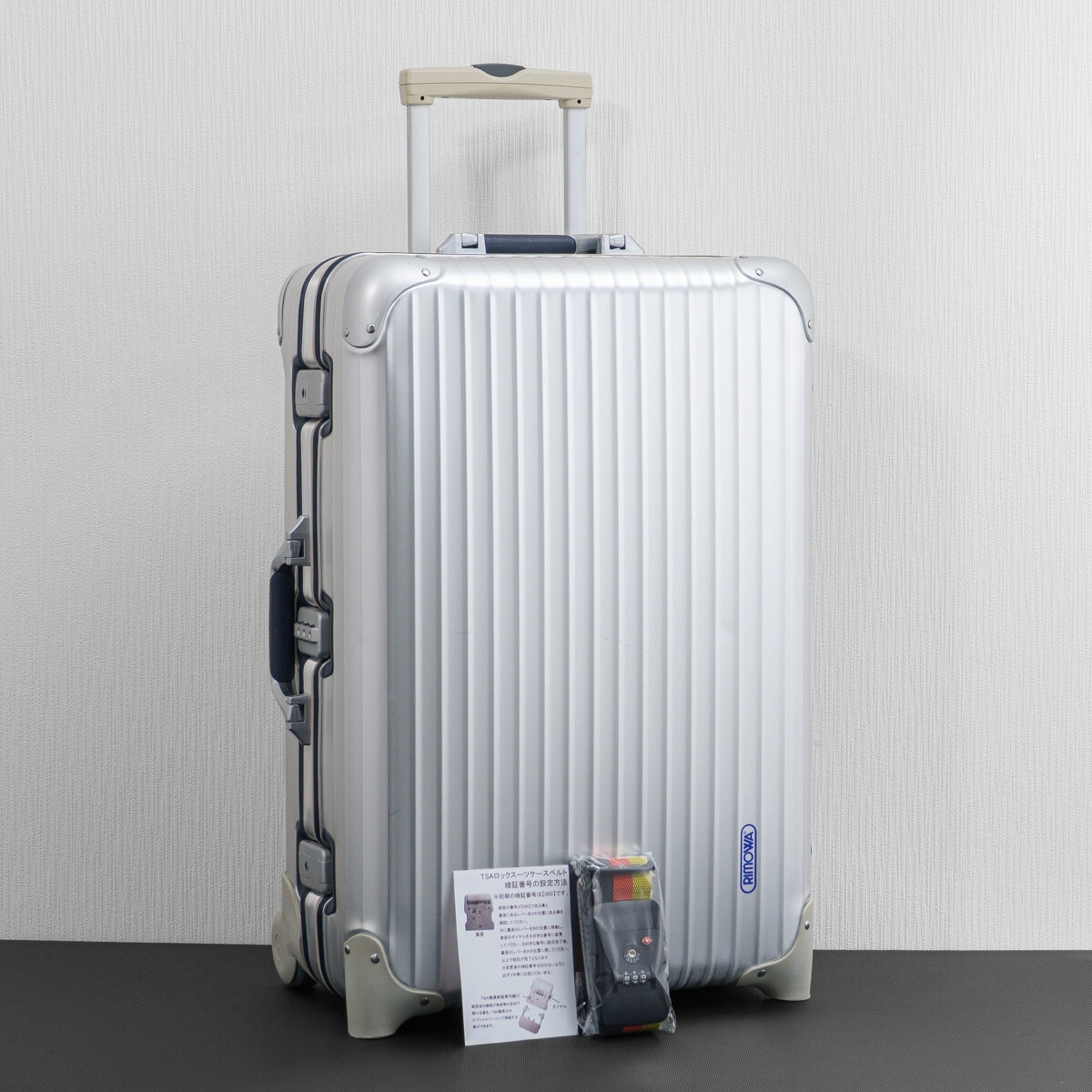 美品 リモワ サルサ 63L 2輪 機内持ち込み TSAロック付属 シルバー系 2025年最新】Yahoo!オークション -リモワ 2輪 63lの中古品・新品