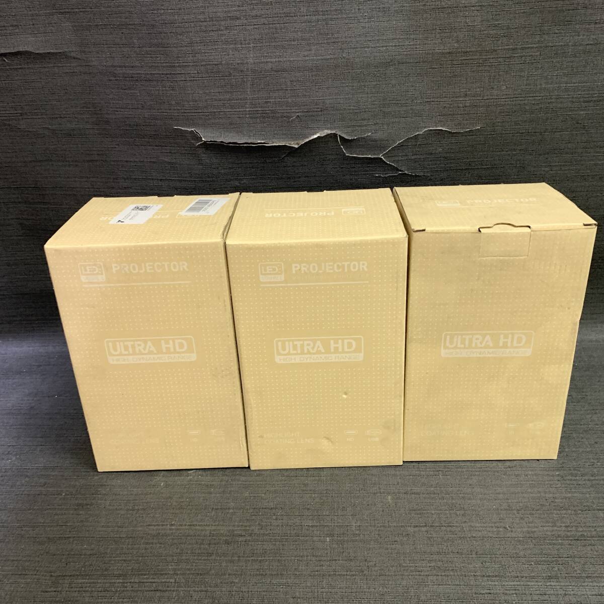 プロジェクター　箱あり　ほぼ未使用　リモコン付き PVR22-0PJ 露出スイッチボックス(カブセ蓋付き) ケーブル