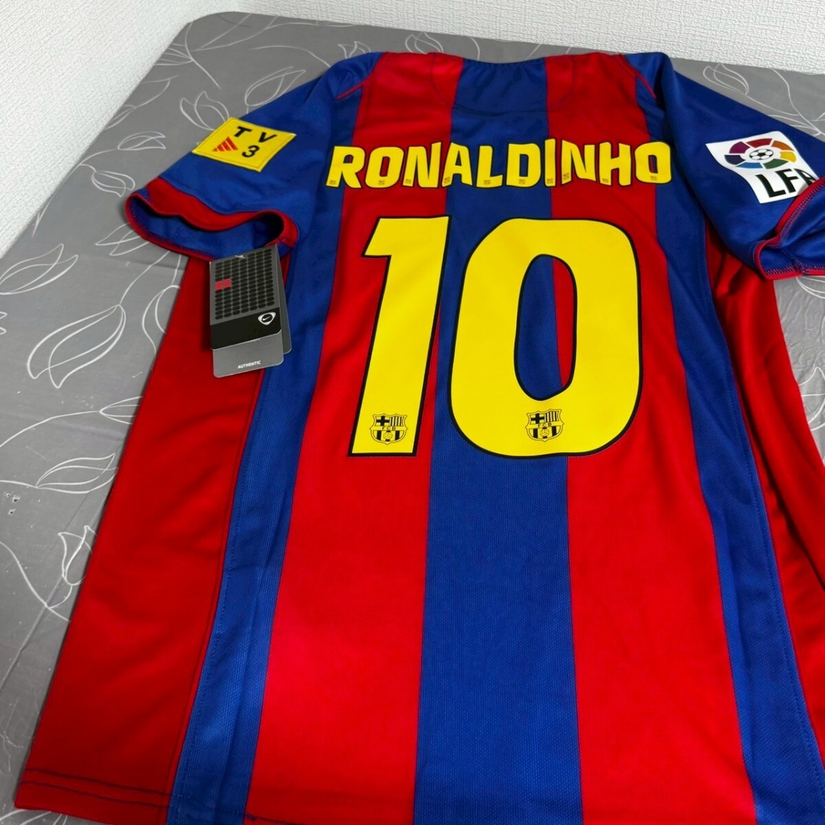 新品❗️未使用FC Barcelona RONALDINHO 10番レプリカユニ 新品❗️未使用FC Barcelona RONALDINHO 10番レプリカユニ Nike