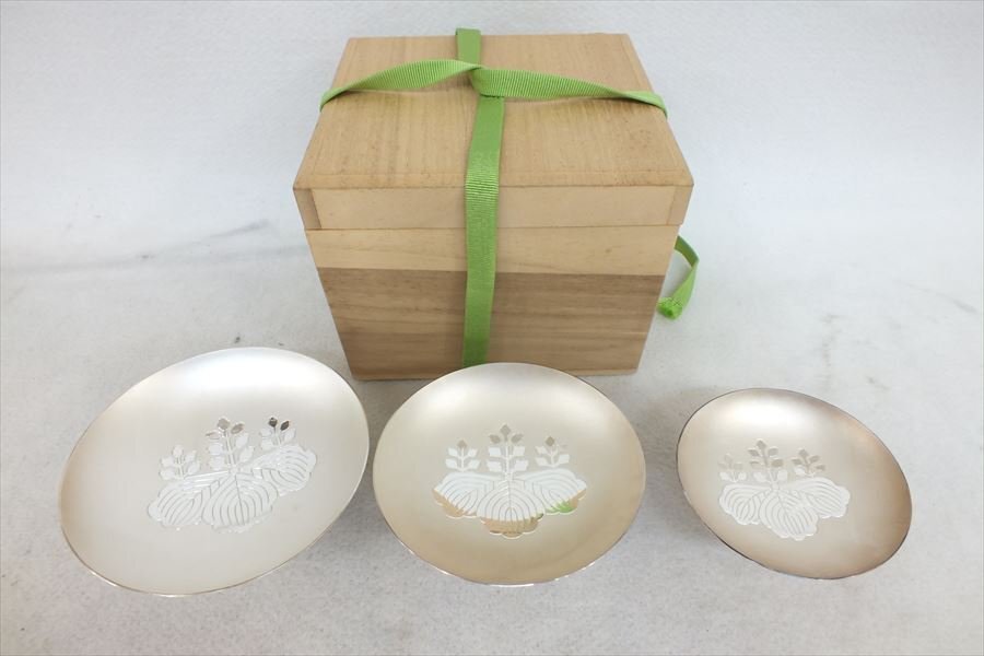 純銀の盃　大小2個セット　合計93.3g 木箱入り　お手入れ説明書有　記念品 Yahoo!オークション -「純銀盃」(銀製) (金属工芸)の落札相場