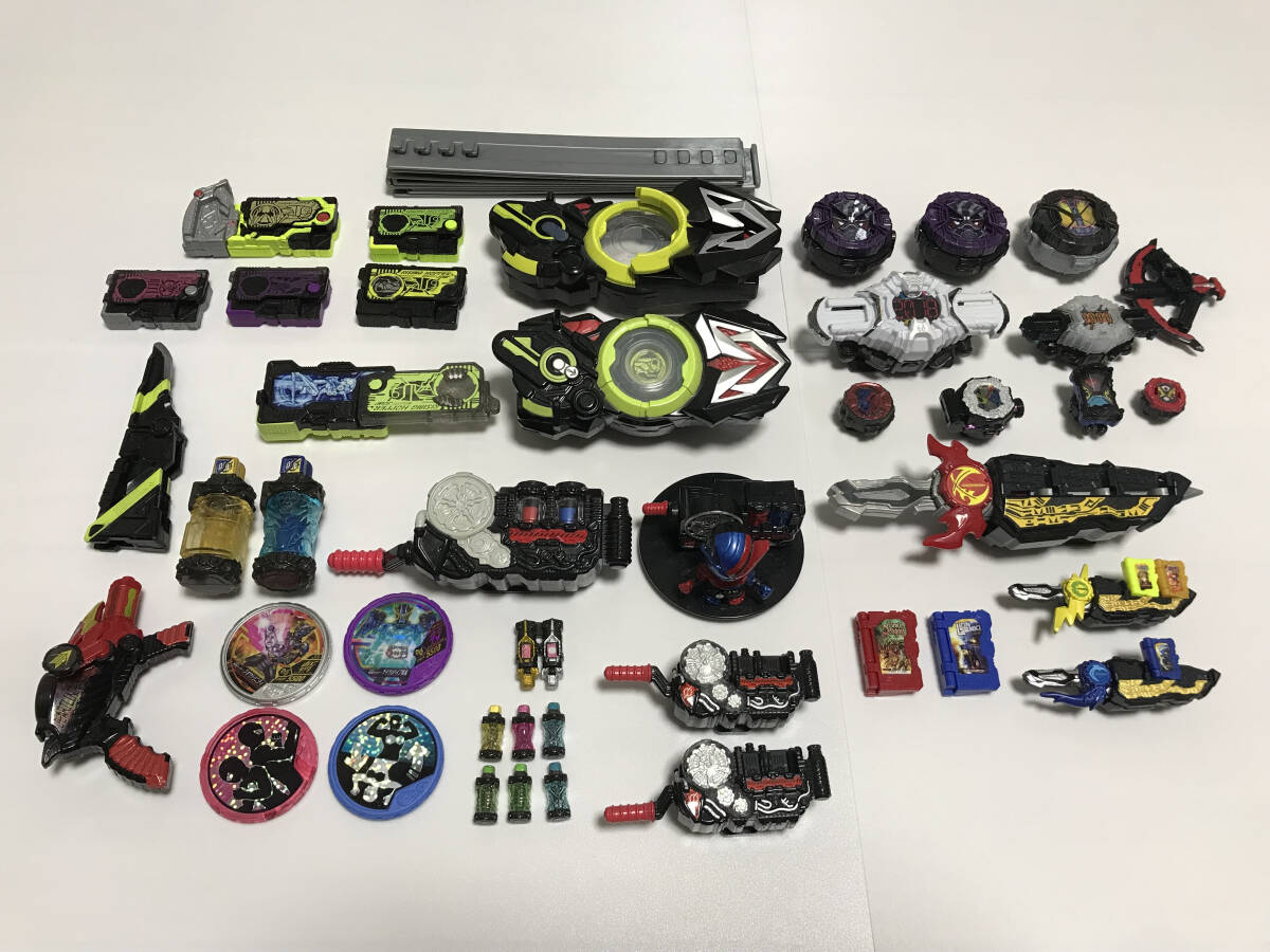 仮面ライダービルドセット　フィギュア付き　最後のページのスチームブレード付き中古 Amazon.co.jp: TAMASHII NATIONS S.H.フィギュアーツ 仮面