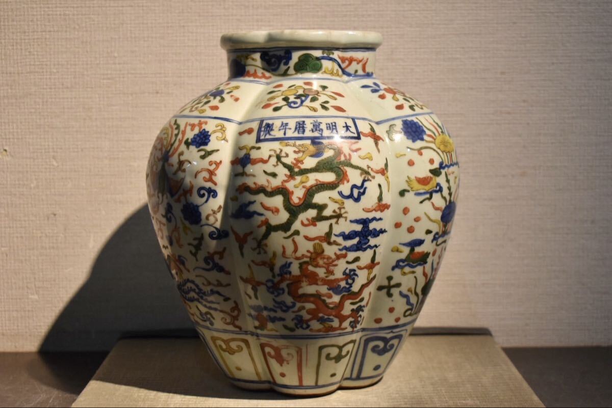 1060  中国古美術　骨董　花卉葡萄紋壺　時代物 1060 中国古美術 骨董 花卉葡萄紋壺 時代物 1060 中国古美術