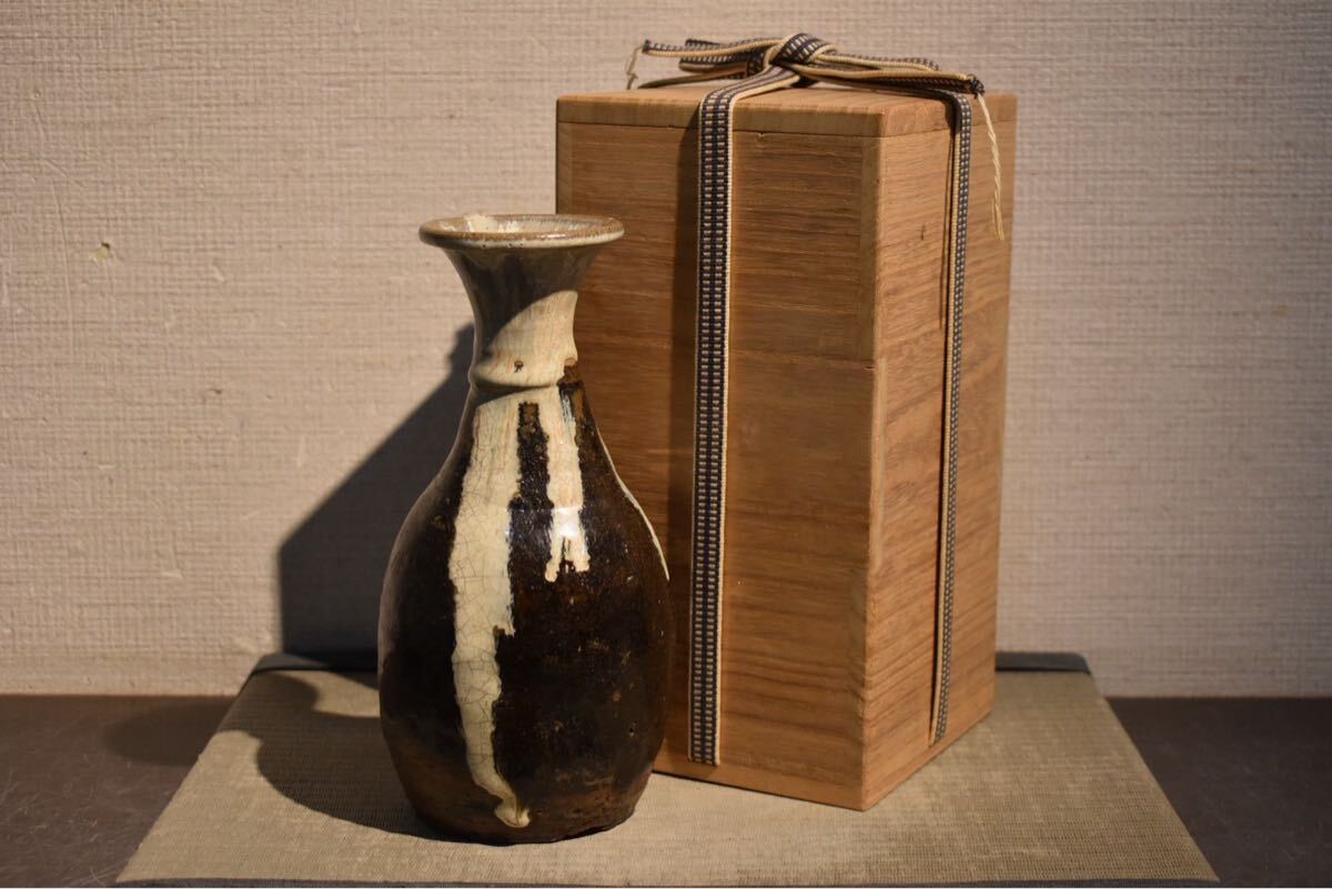 T 時代物　信楽焼　花瓶　花入　置き物　唐津 古信楽窯変ひねり壺型花入 13号 （信楽焼き・花瓶・花入れ・花器