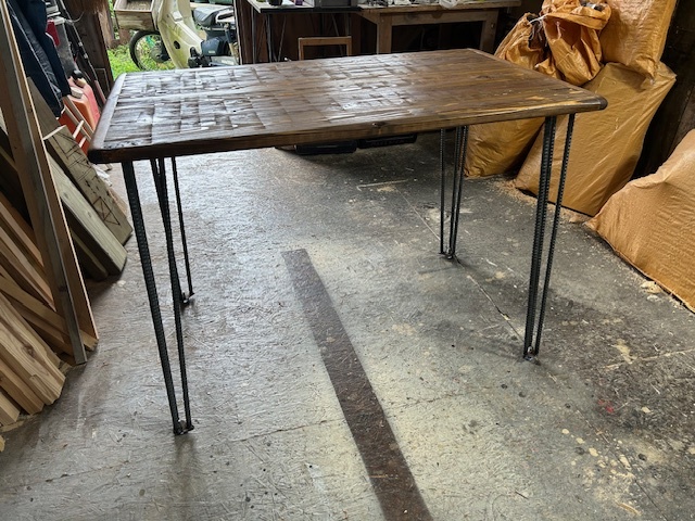 ビンテージテーブル　大幅値下げ‼️ フロートデザインティーテーブル | ヴィンテージ感と現代的な