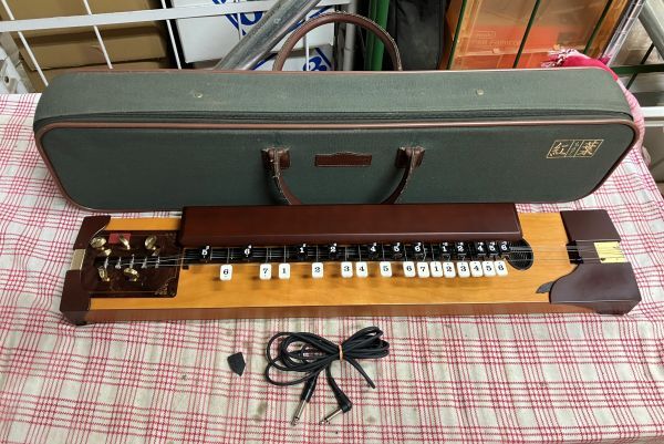 【極美品】SUZUKI 電気大正琴 紅葉 もみじ ソプラノ Amazon | SUZUKI 紅葉/もみじ 電気大正琴 | 大正琴 | 楽器・音響機器