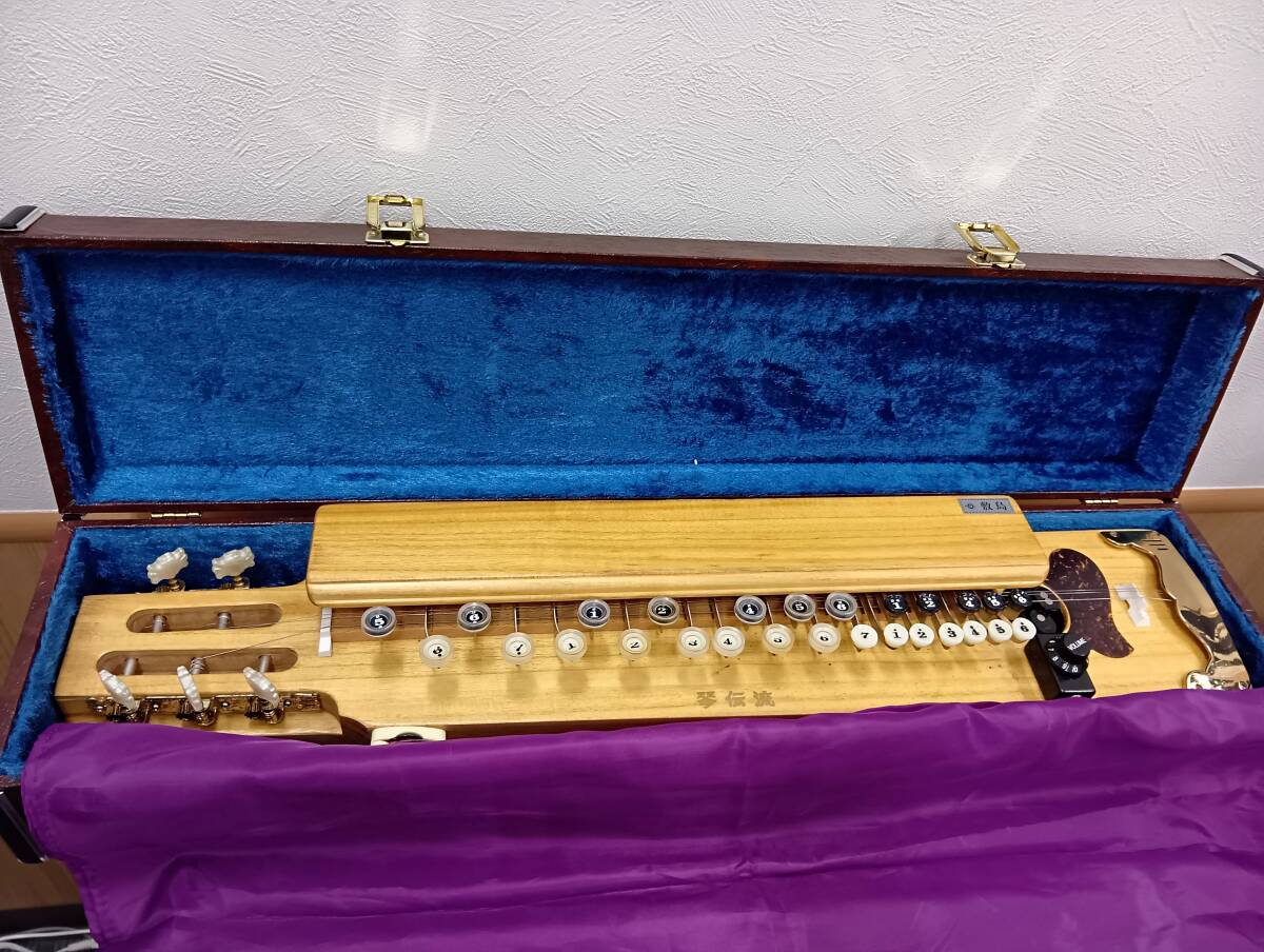 【新品未使用】　大正琴 琴伝流　2台 ・中古品　2台　合計4台セット 新品未使用】 大正琴 琴伝流 2台 ・中古品 2台 合計4台セット