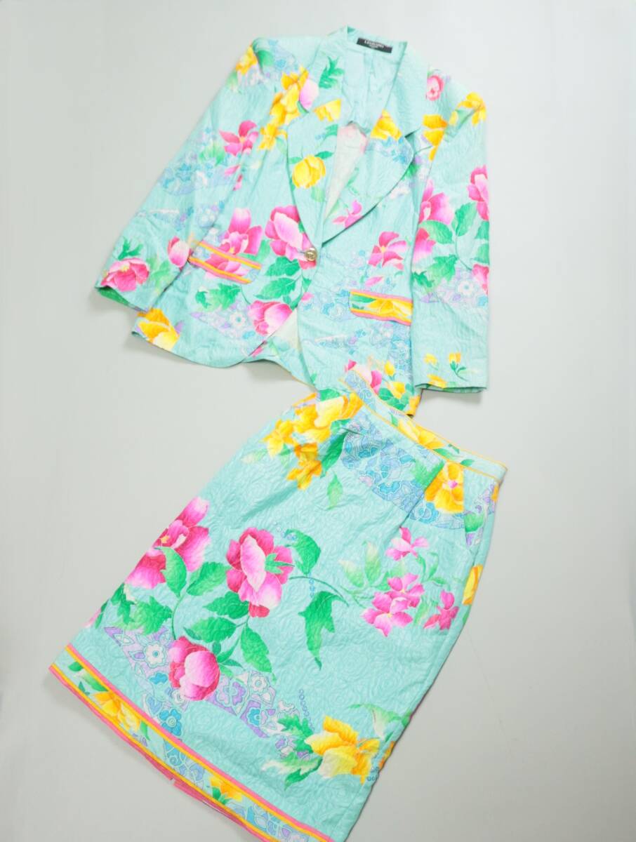 LEONARD　レオナール　金ボタン　白　ピンク　花柄　スプリングコート　9AR 2025年最新】レオナール コートの人気アイテム - メルカリ