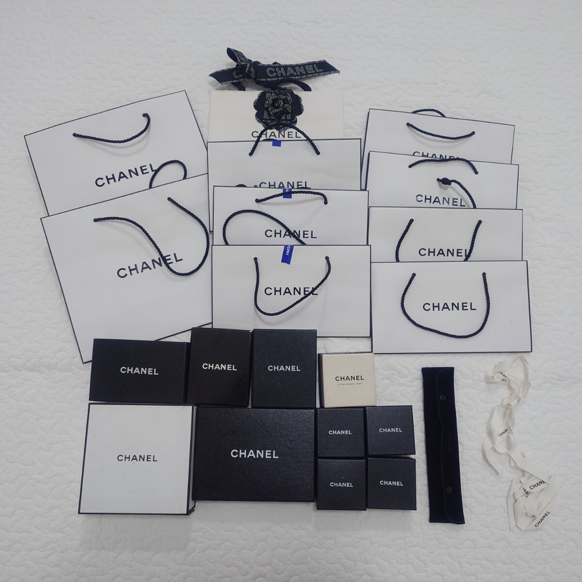 CHANELアクセサリー空箱　ピアス•ネックレス　ベロア保存ケース　ショップ袋 CHANELアクセサリー空箱 ピアス•ネックレス ベロア保存ケース